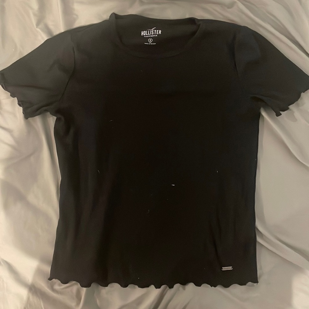 hollister crop tee